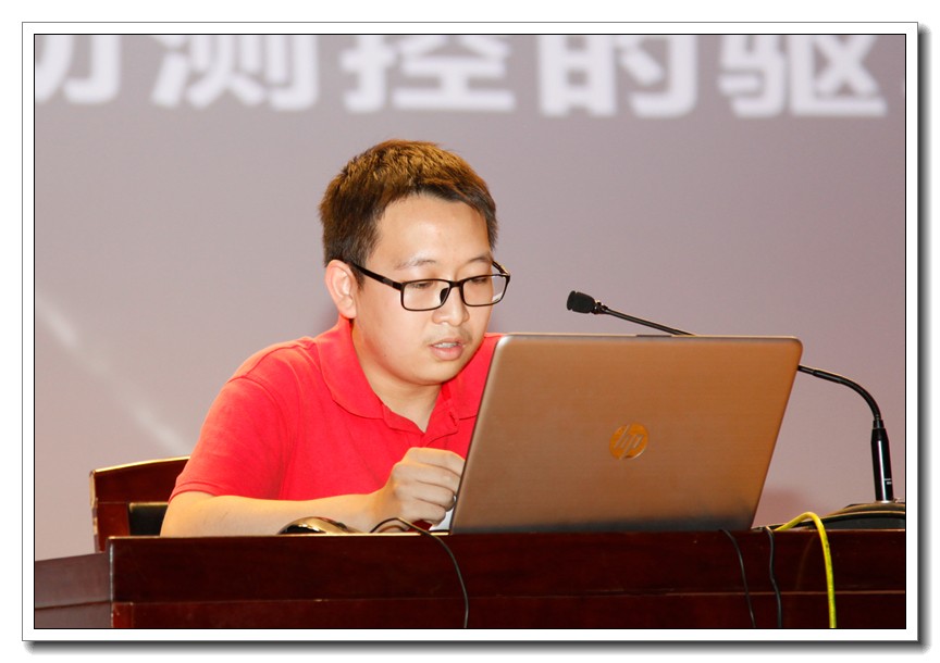 1561101953.jpg 04第33届省金牌获得者季睿琦交流经验.JPG