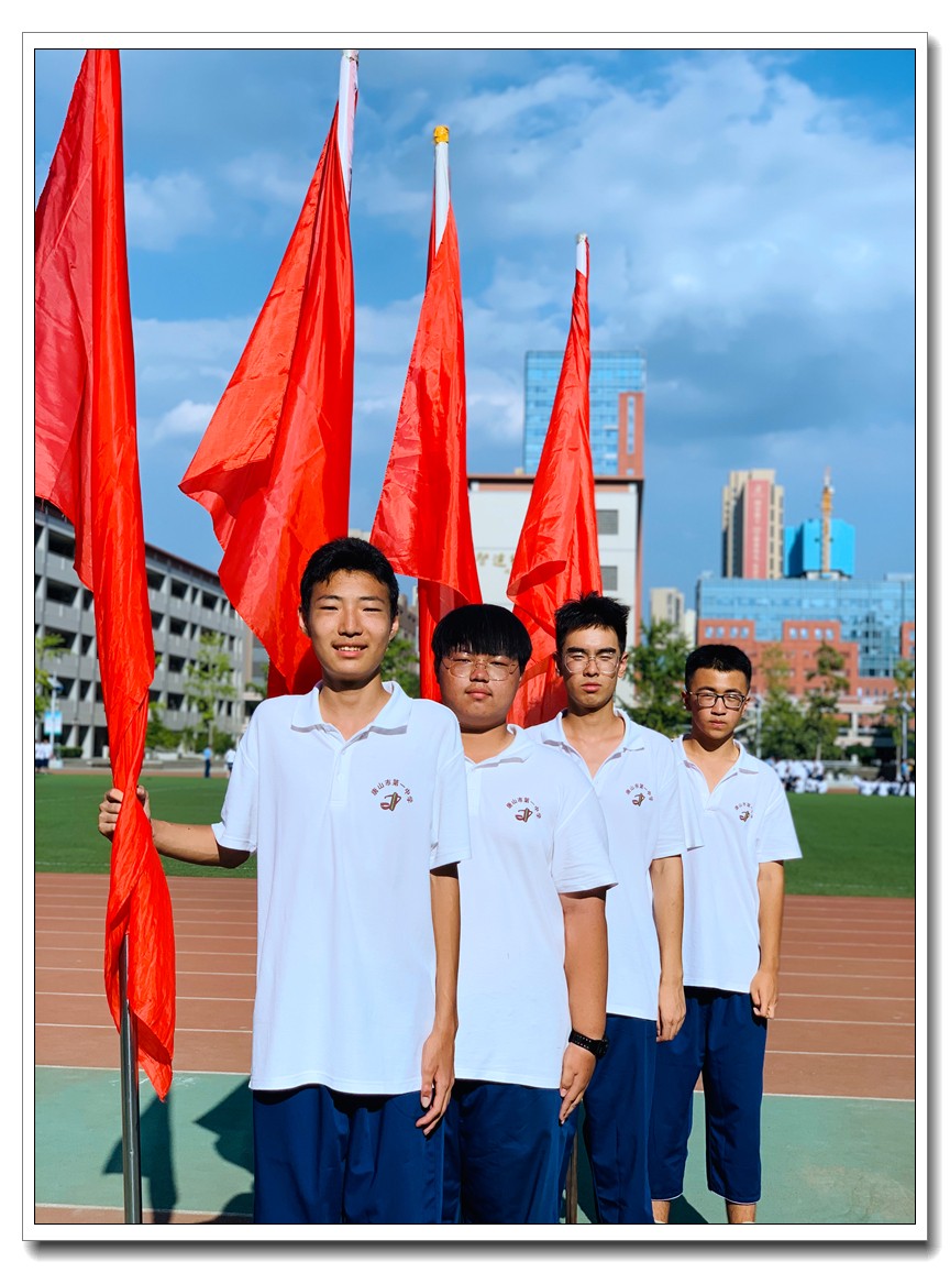 15 我是光荣的护旗手.jpg