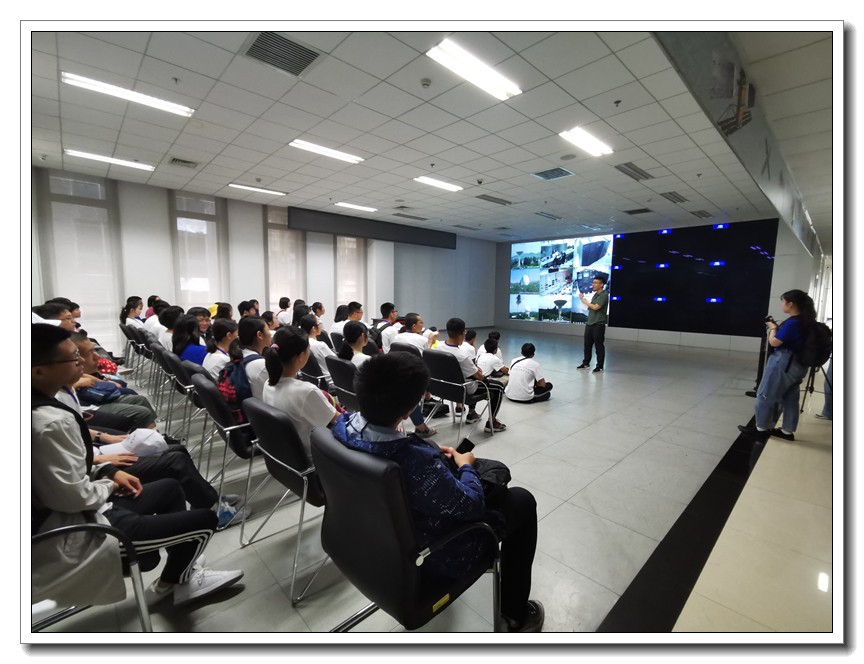 1574730770.jpg 3.走进社科院.jpg