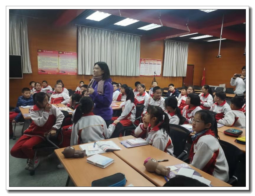 12带领志愿者去幸福小学 (2).jpg