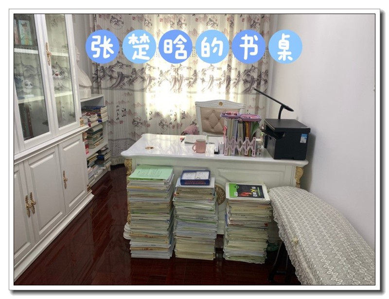 1663313473.jpg 书桌.jpg