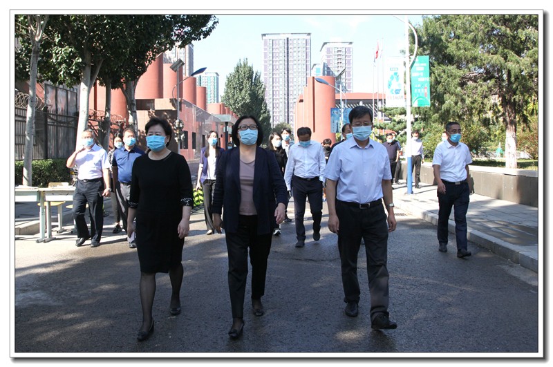 1市人大调研组一行莅临我校.JPG